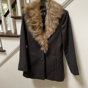 Forever 21 grey jacket with faux fur collar Size S